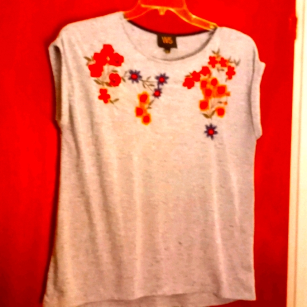 Women's dressy tee size large